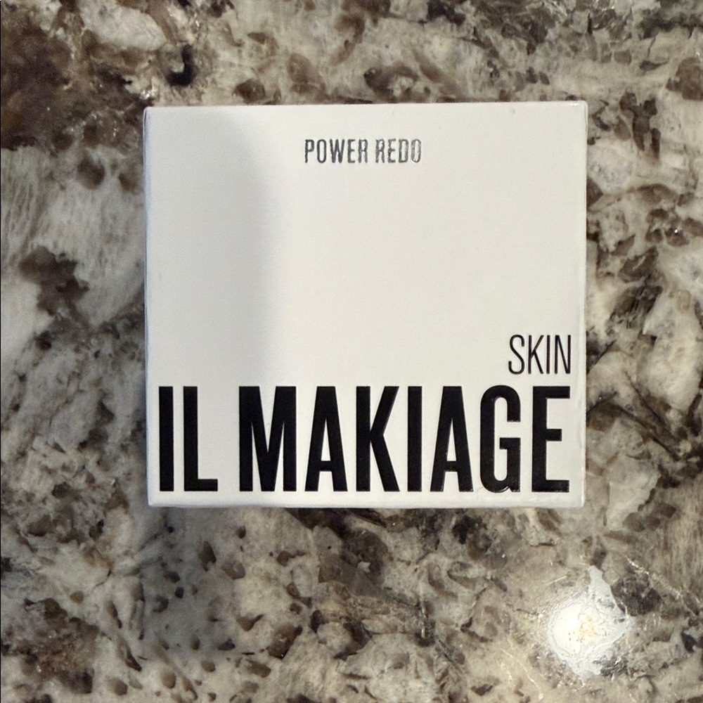 IL MAKIAGE Power Redo Skin in White Box